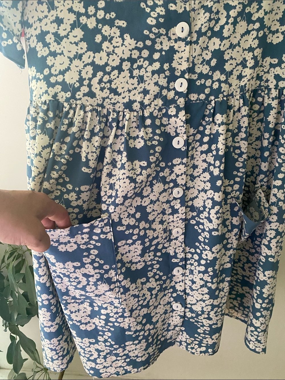 SHEIN Blue and White Floral Button-Front Dress Ladies Clothes - Picture 3 of 7